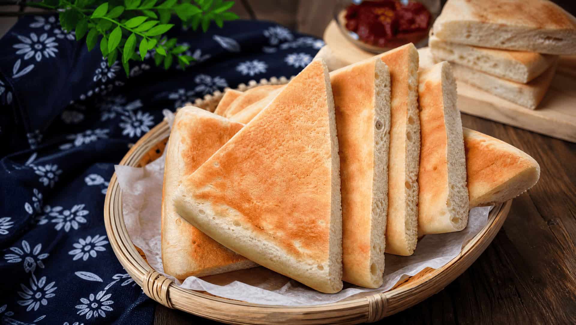 Baked flatbreads — Shaanxi's giant helmet bread